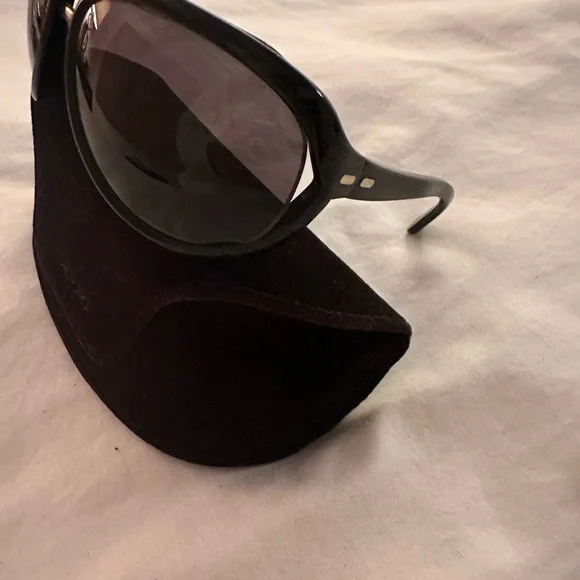 T O M F O R D Black Sunglasses with Case - Picture 3 of 5